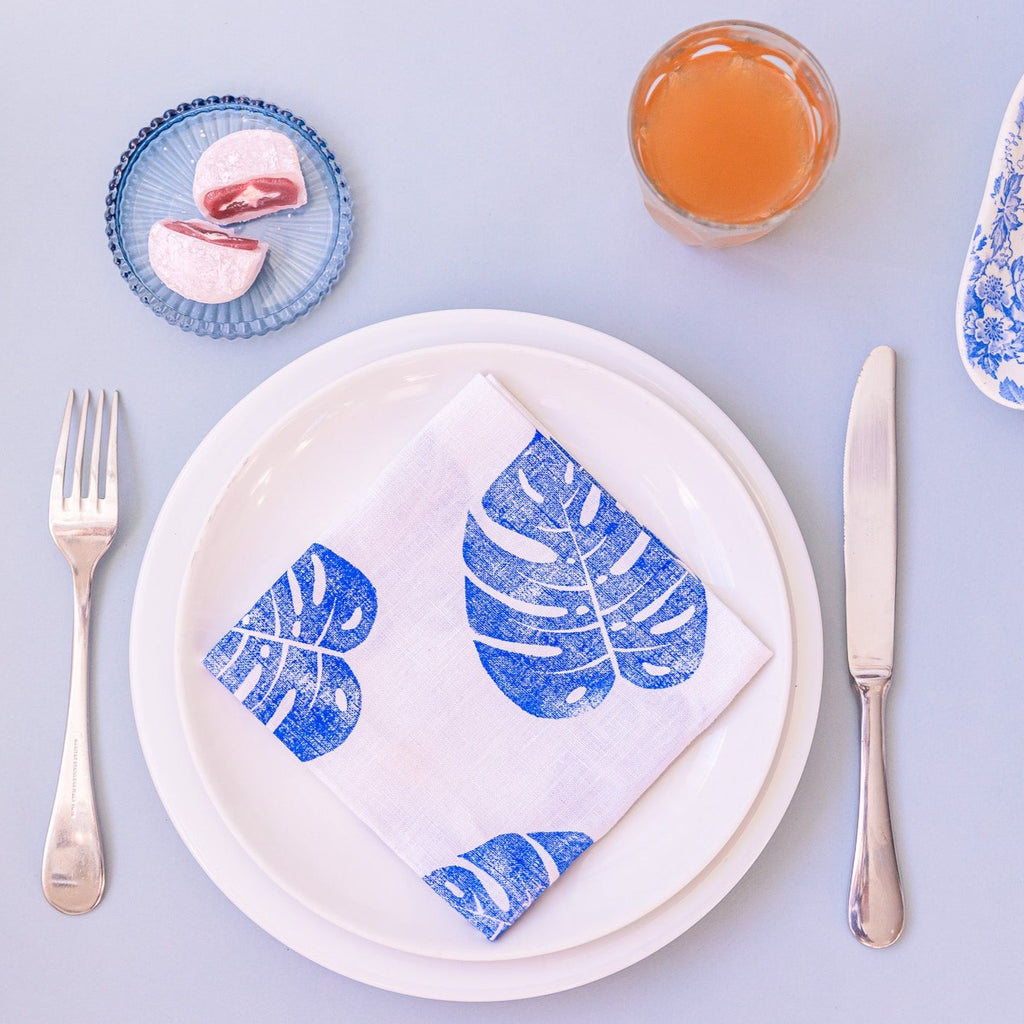 Serviette de table en lin - Imprimée de feuilles de Monstera bleues - Kraftille