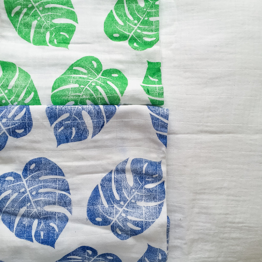 Lange pour bébé imprimé de feuilles de Philodendron bleues - Kraftille