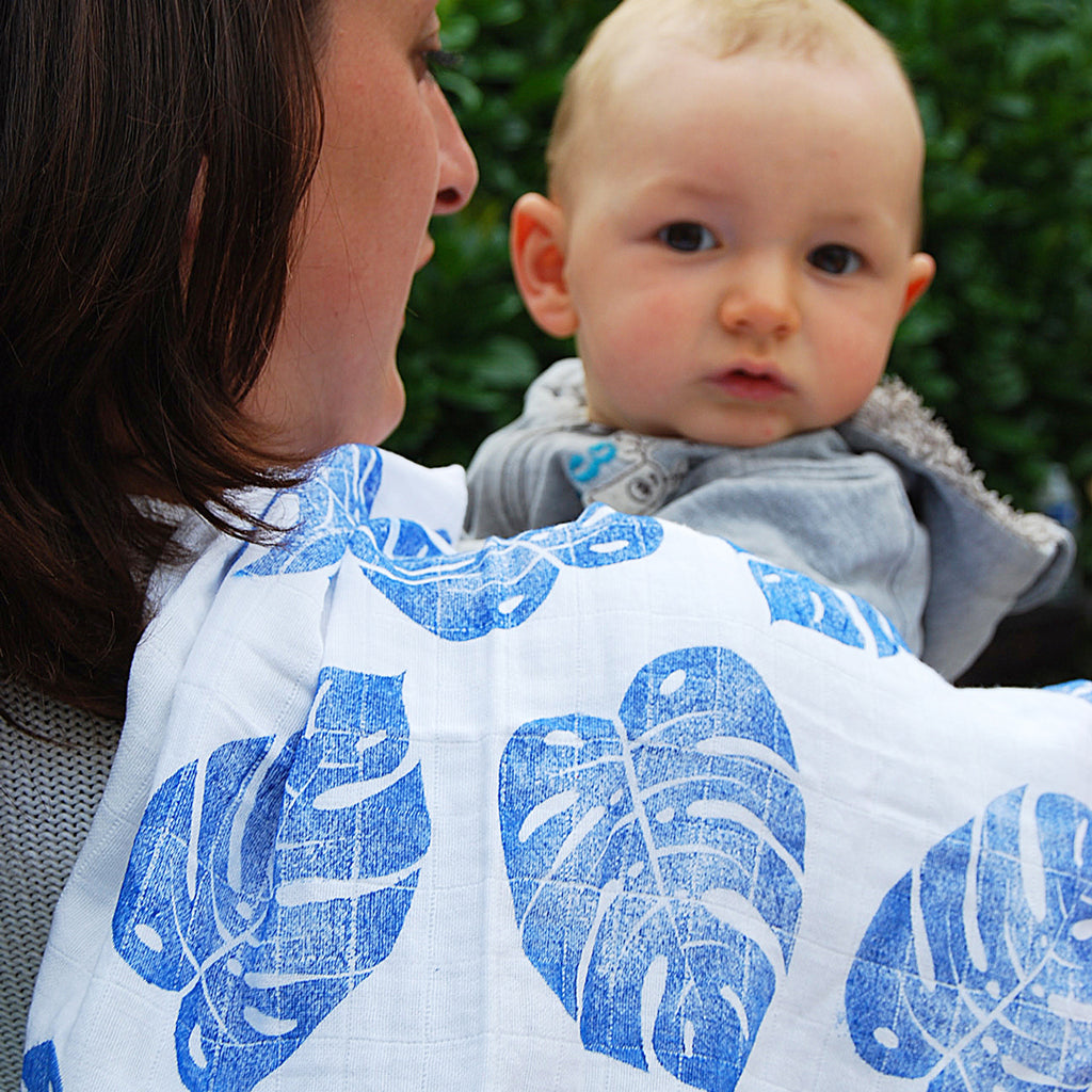 Lange pour bébé imprimé de feuilles de Philodendron bleues - Kraftille